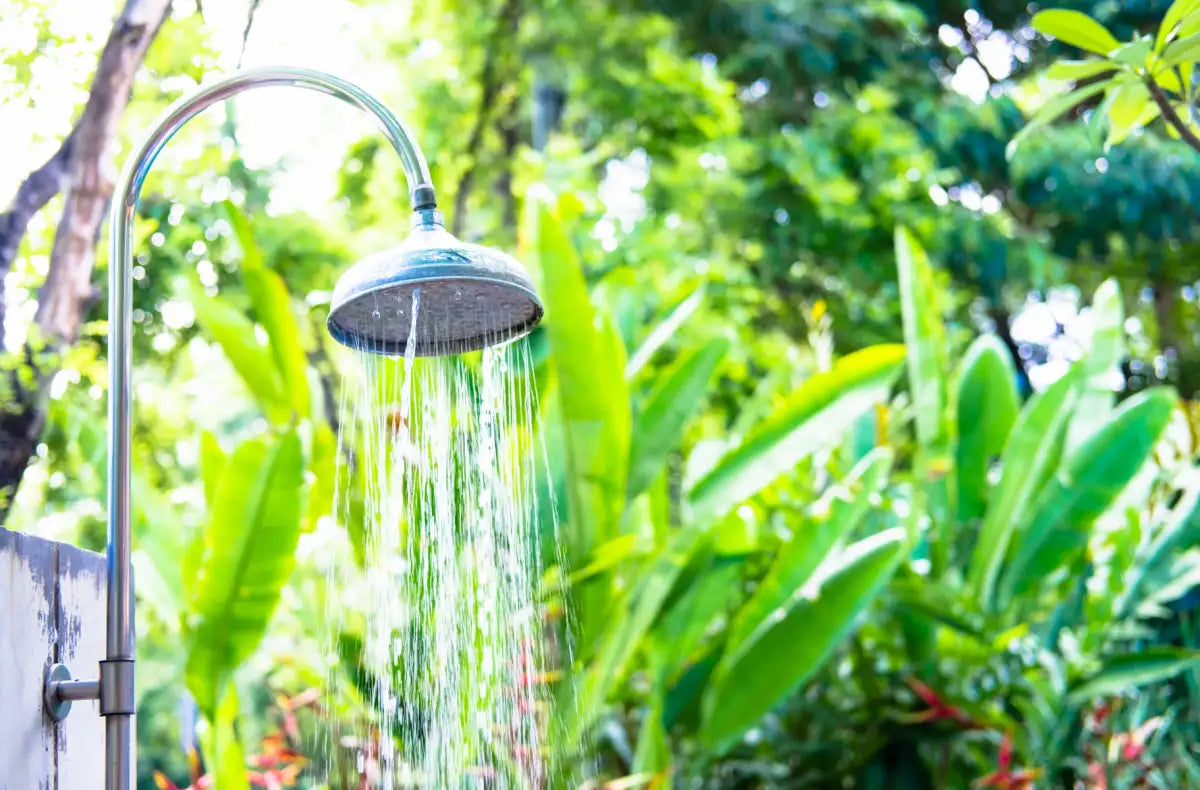 Duschen im Garten: Diese Möglichkeiten gibt es